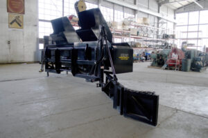 image of rebuilt etnyre used chip spreader side delivery system